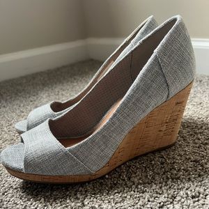 Toms light blue wedge, never worn! 💙🦋